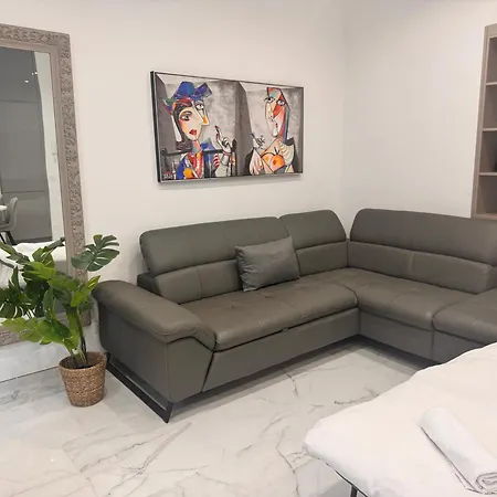 Bright, & Stylish 3 Min Walk To The Sea Niza