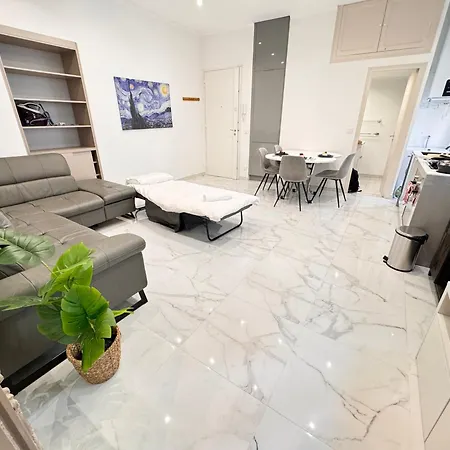 Bright, & Stylish 3 Min Walk To The Sea *