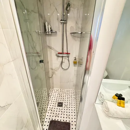 Bright, & Stylish 3 Min Walk To The Sea * Nice