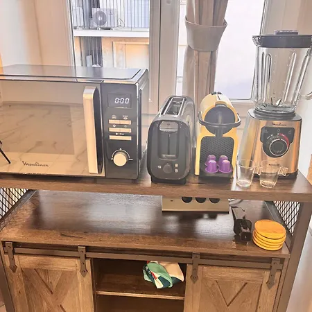 Bright, & Stylish 3 Min Walk To The Sea * Nice